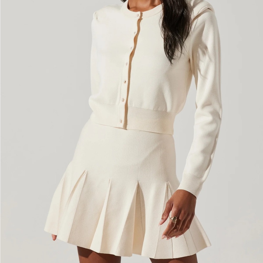 ASTR 🤍 DENISA SKIRT AND SWEATER SET